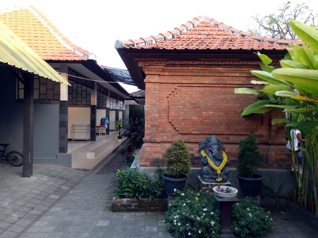 Buyan Homestay Санур Экстерьер фото